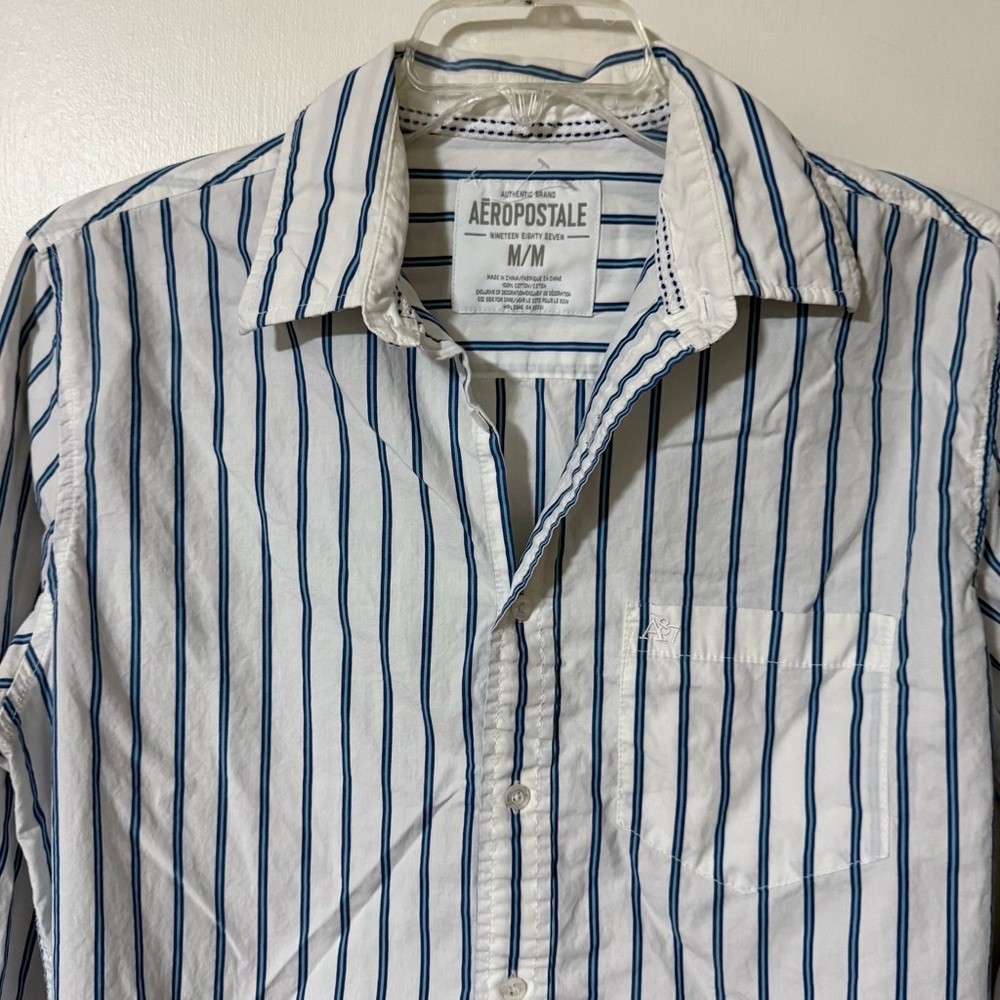 **SOLD**Aeropostale Men’s Size M Blue & White Striped Long Sleeve Button-Down - Picture 2 of 6